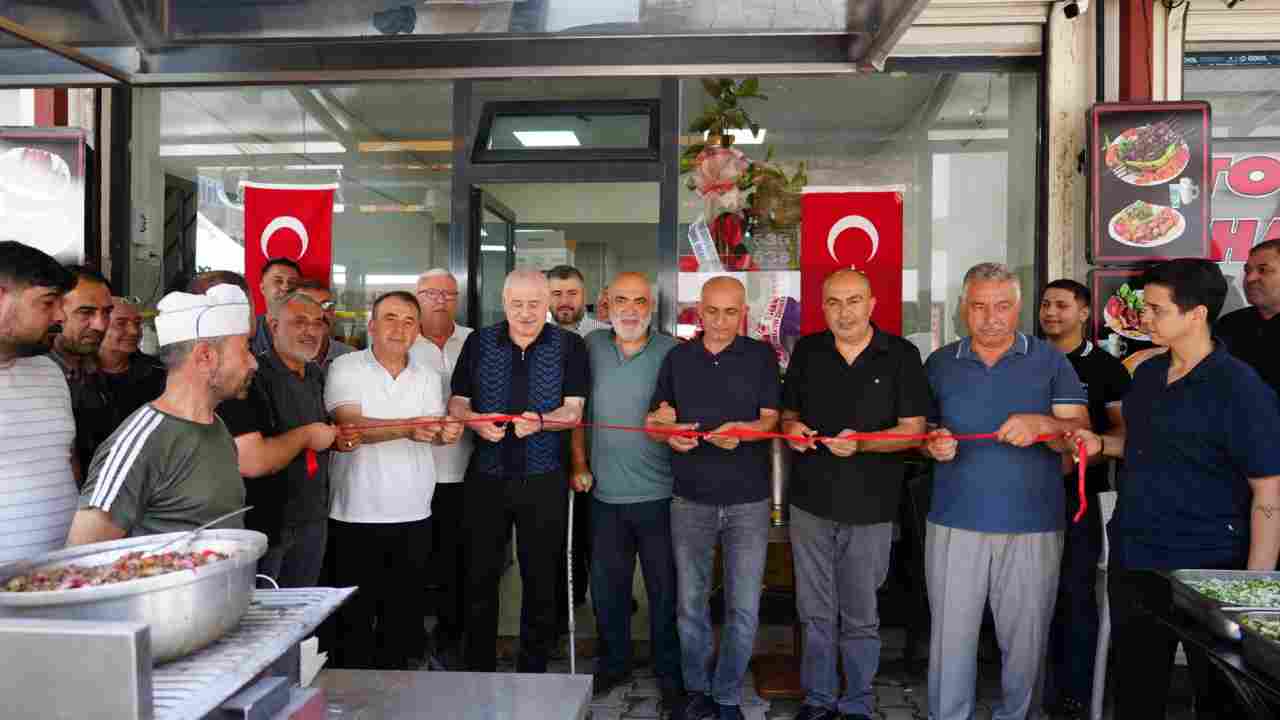 Sermet Atay'ın Katıldığı Açılışta Yoğun Kalabalık Dikkat Çekti