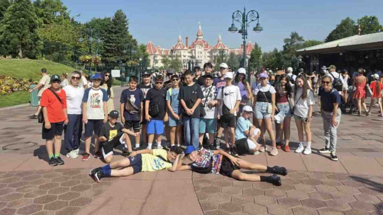GKV’li öğrenciler Disneyland Paris’te