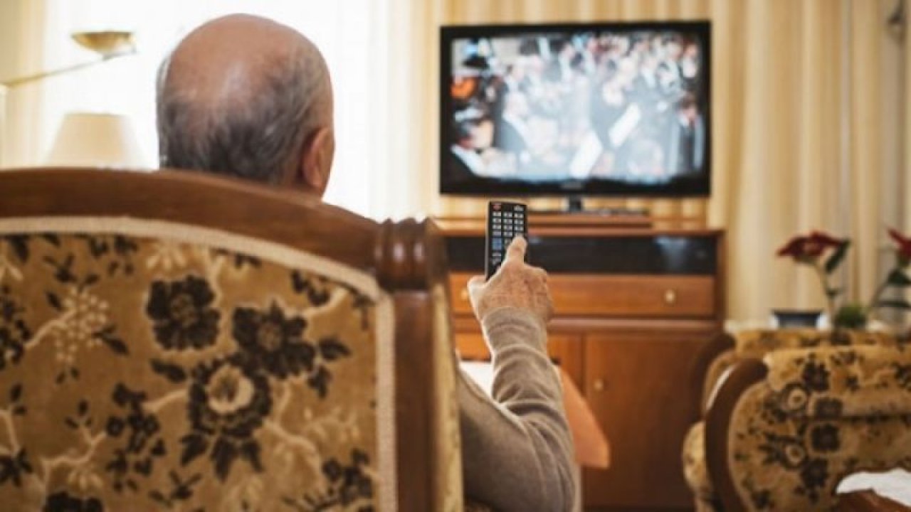 Türk halkı günde 3,5 saat televizyon karşısında