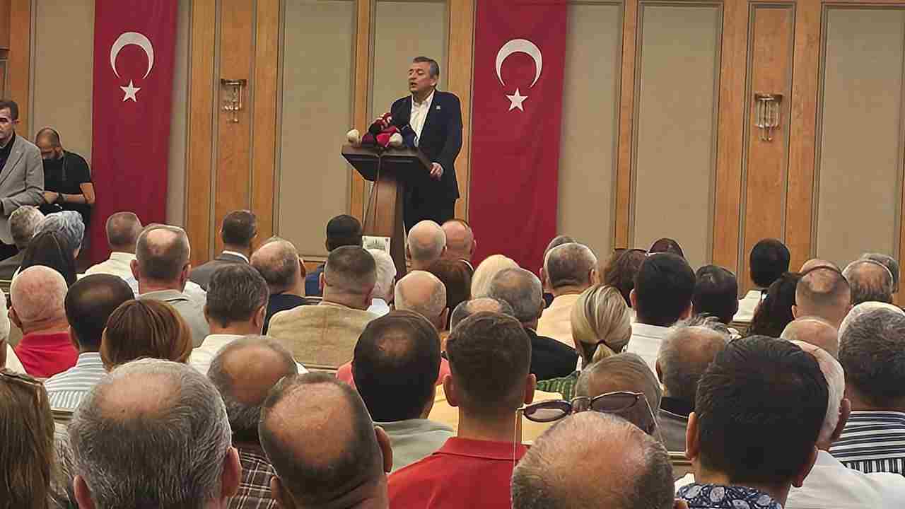 Özgür Özel Gaziantep’ten Resti Çekti: "Ya Bu Oyunu Bozacağız Ya Yeni Bir Yol Açacağız!"