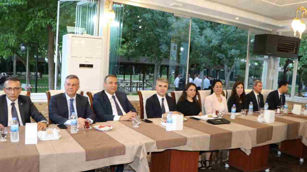Gaziantep’te görev yerleri değişen hakim ve Cumhuriyet savcılarına veda programı düzenlendi