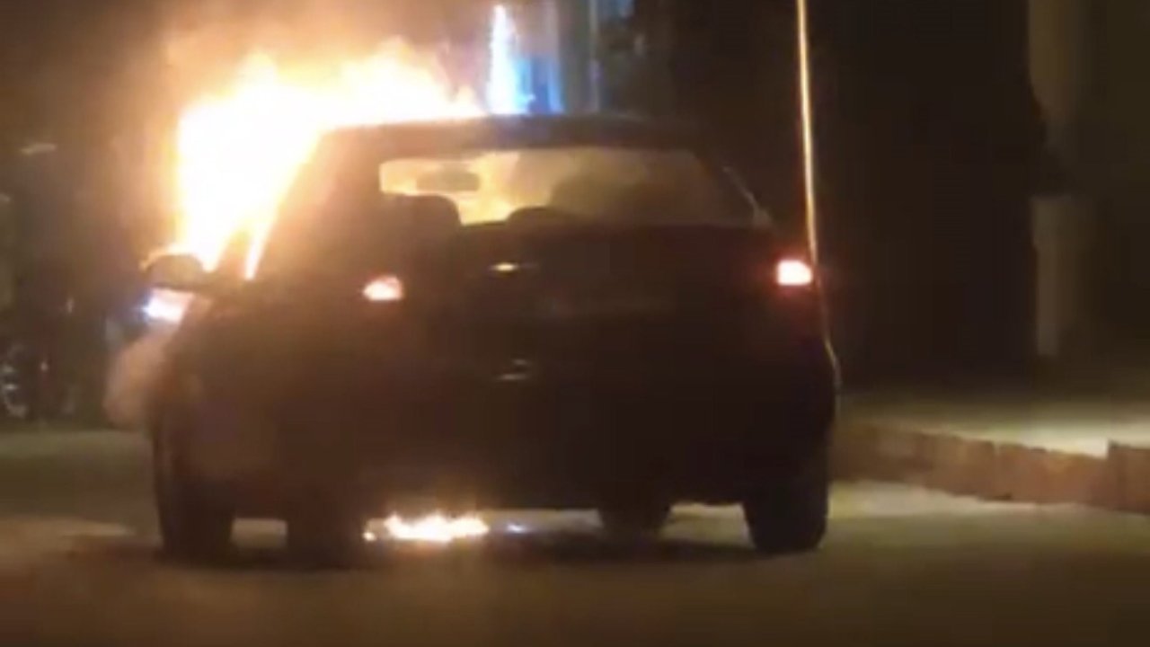Gaziantep’te seyir halindeki otomobil alev aldı