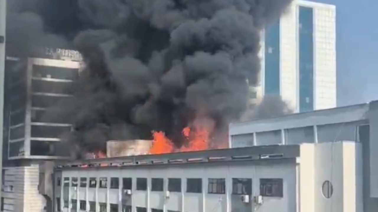 Son Dakika: Gaziantep Halı Sarayı İş Merkezi’nde dev yangın! Dumanlar şehri kapladı
