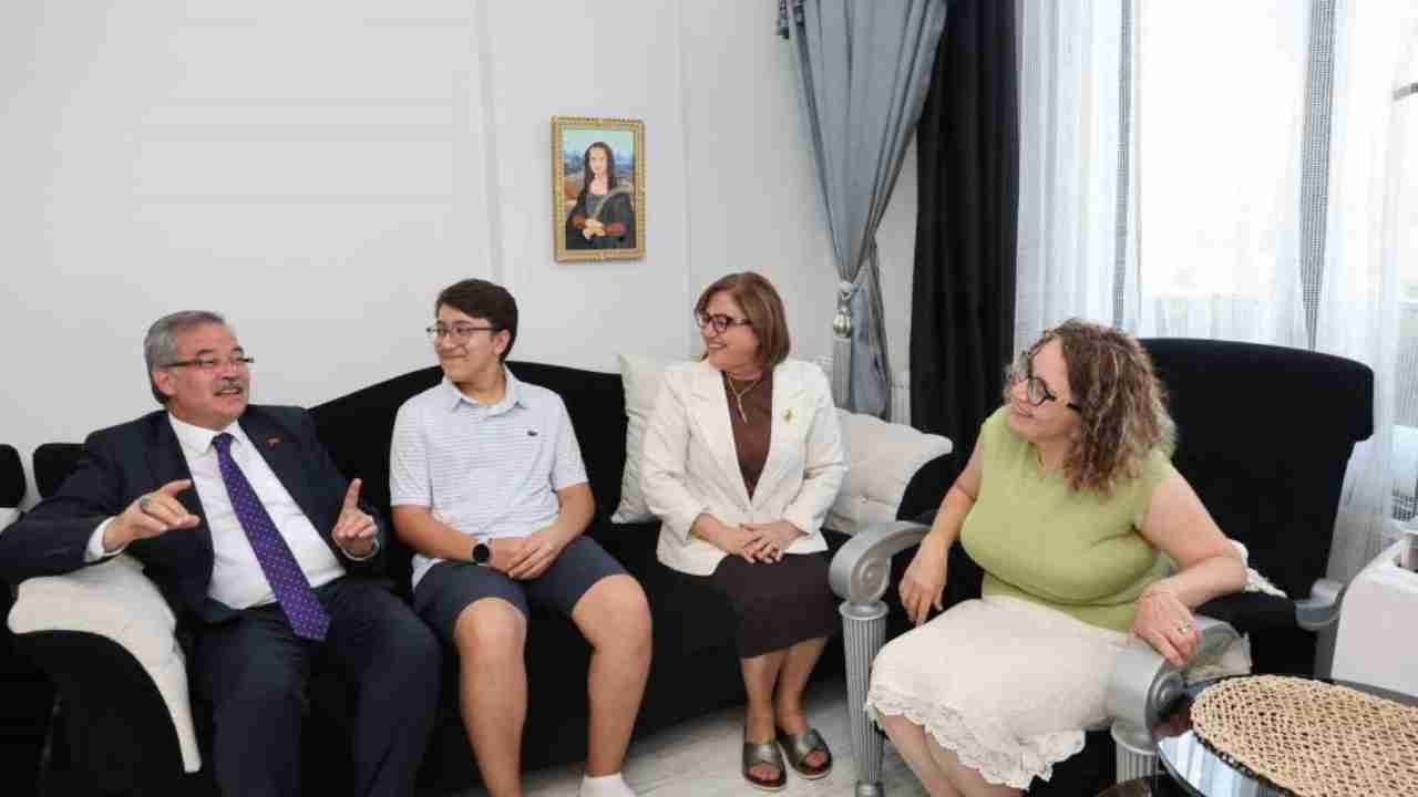 Fatma Şahin’den LGS şampiyonlarına tam altın ödülü