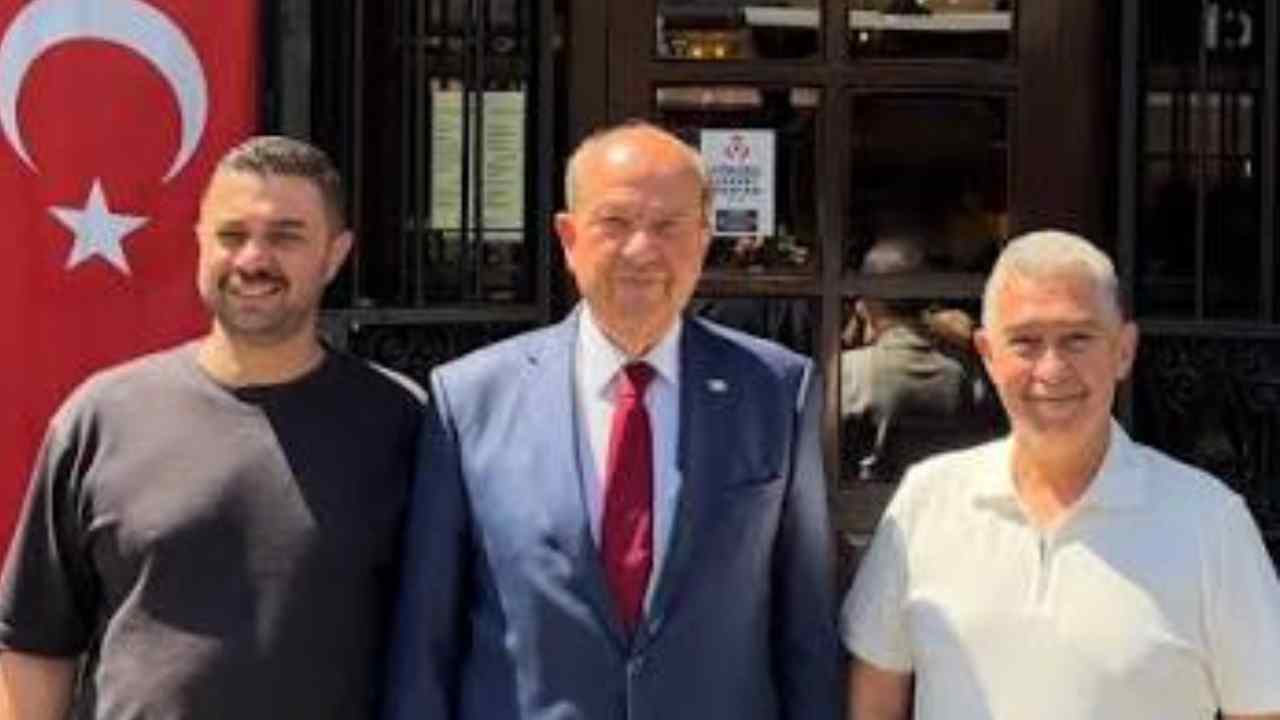 Ersin Tatar Tarihi Tahmis Kahvesi'ni Ziyaret Etti