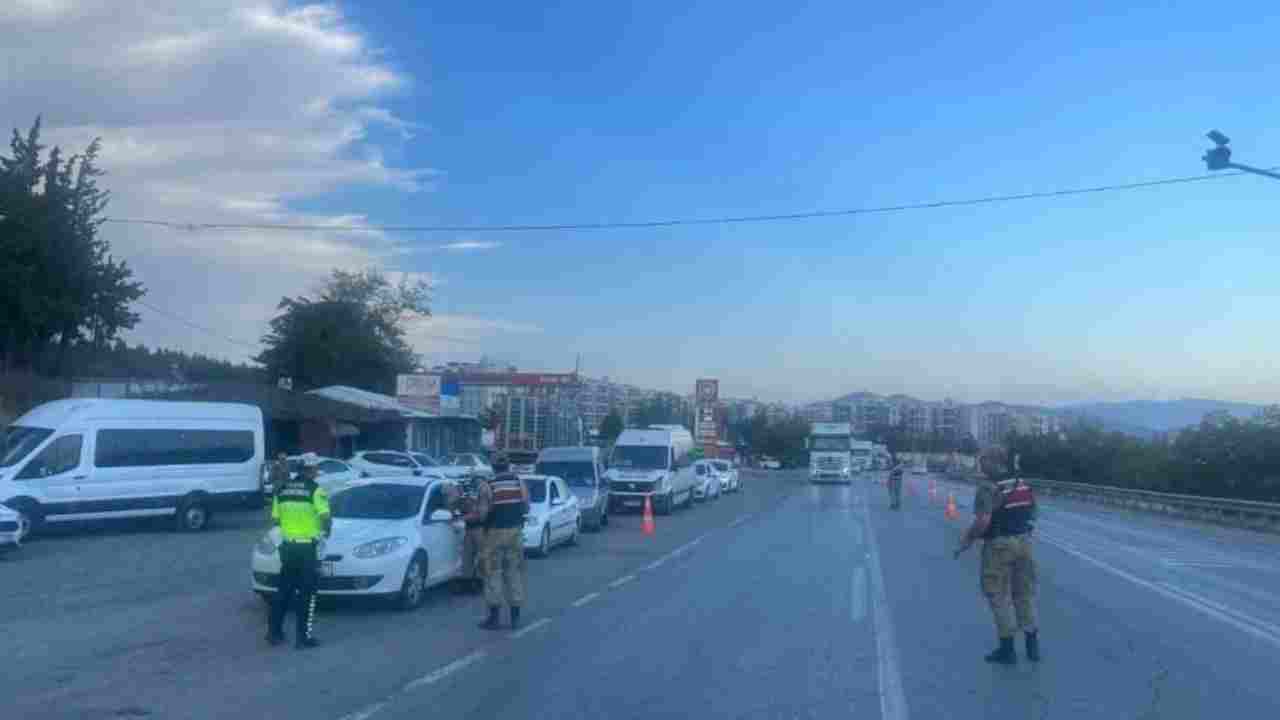 Gaziantep'te Jandarmadan huzur-güven uygulaması: 87 aranan şahıs yakalandı