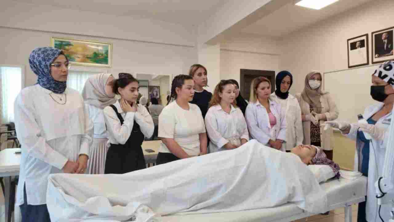 Şahinbey’de güzellik kurslarına yoğun ilgi