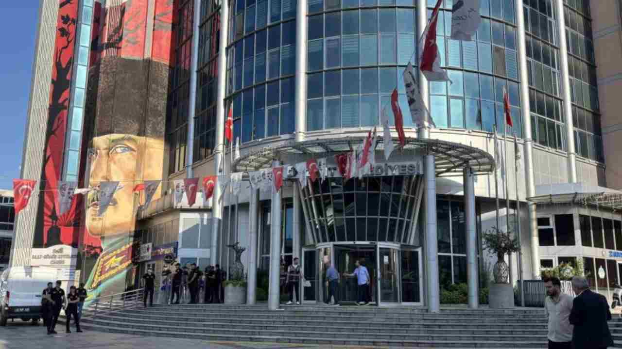 İzmit Belediyesi operasyonunun detayları belli oldu