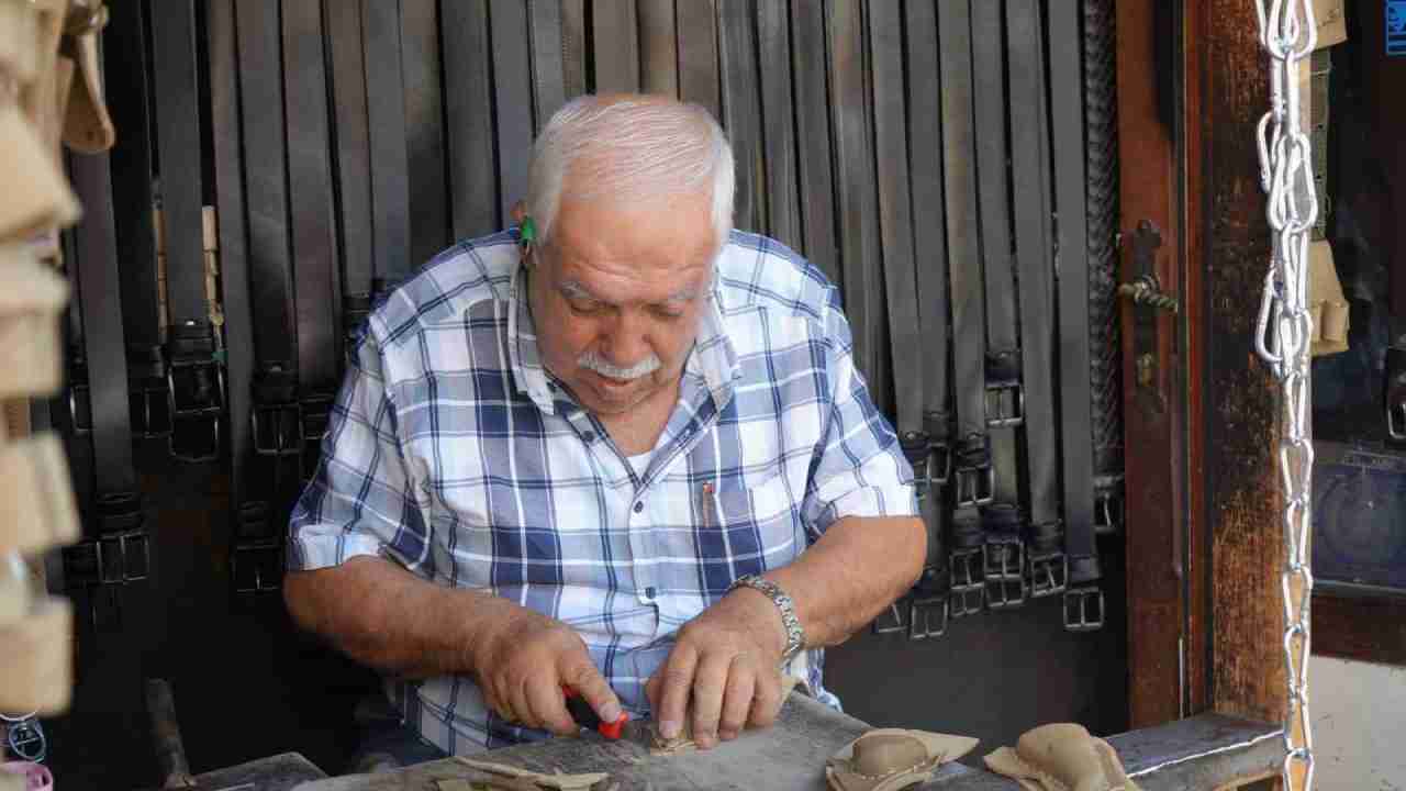 Gaziantep'te 2 metrekarelik dükkanında üretiyor, 81 ile gönderiyor