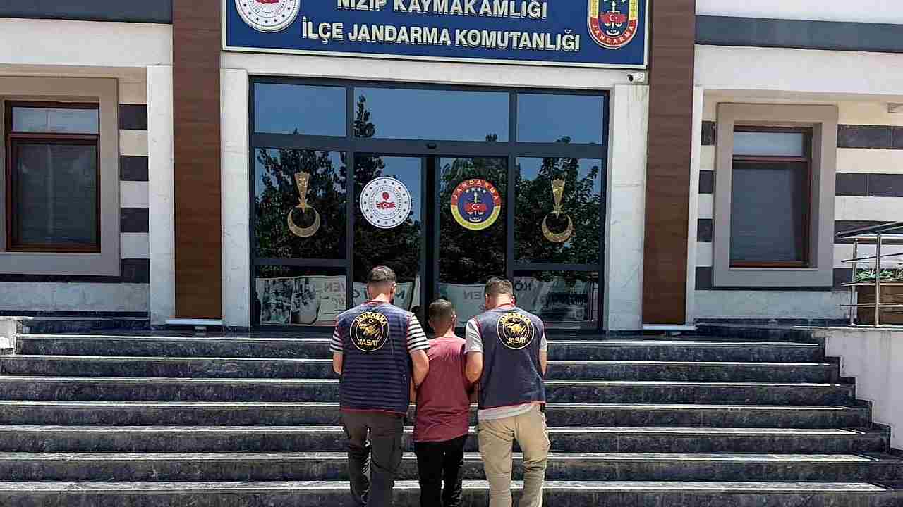 Gaziantep'te JASAT Operasyonu! 12 Yıl 6 Ay Hapis Cezası Bulunan Firari Kıskıvrak Yakalandı