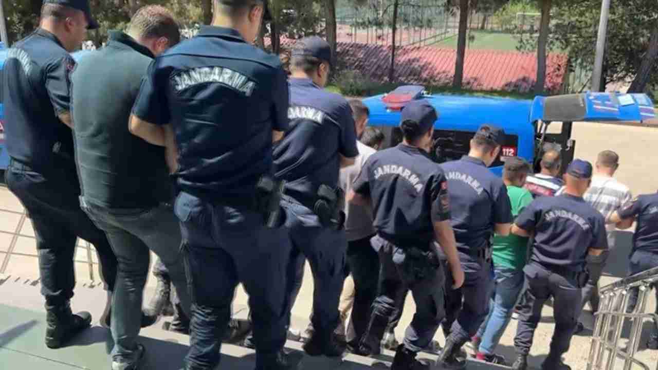 Gaziantep’te uyuşturucu tacirlerine darbe: 14 şahıs tutuklandı
