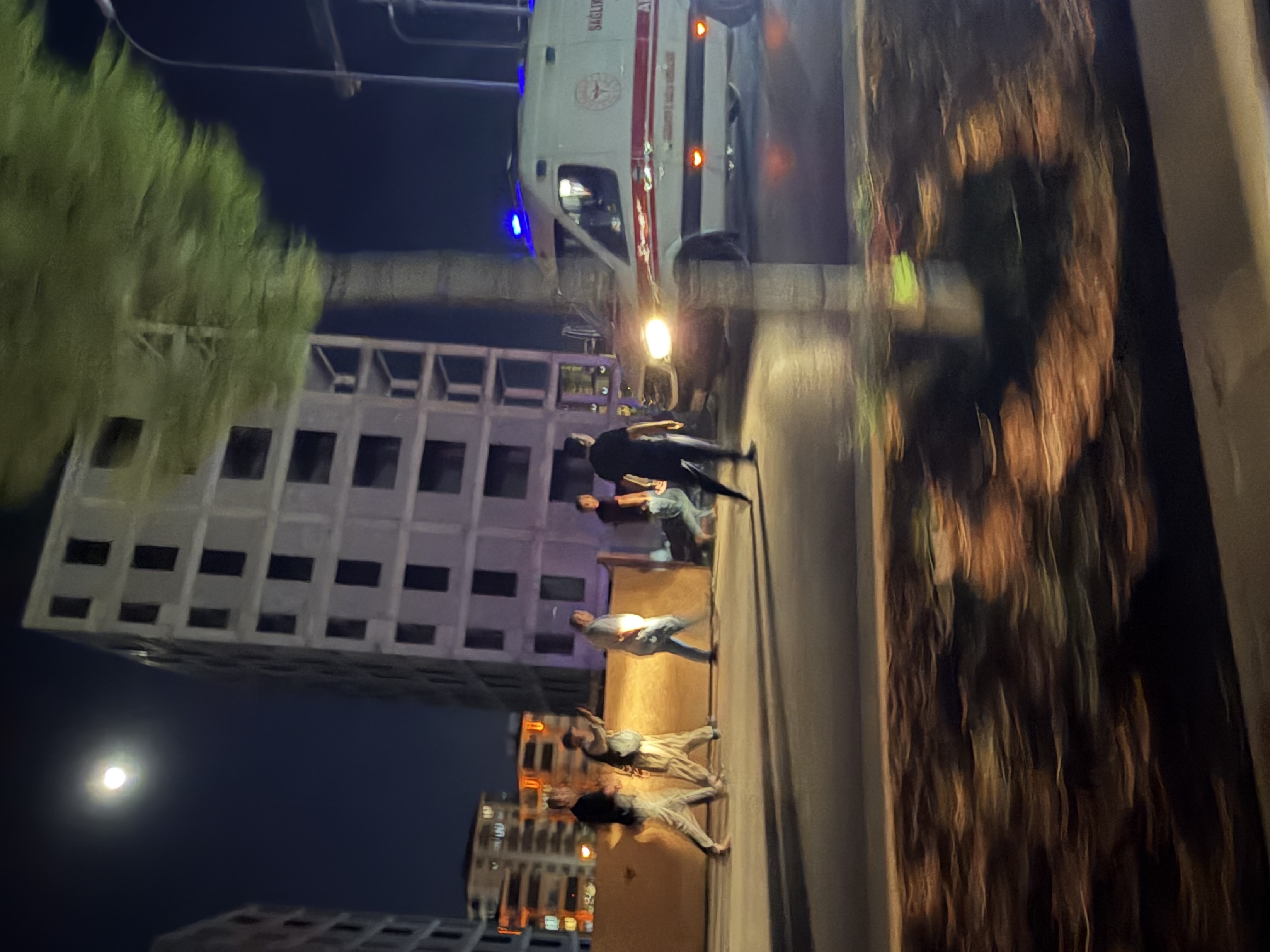 Gaziantep Vadipark’ta Korkutan Kaza! İki Araç Çukura Düştü Yaralılar var!