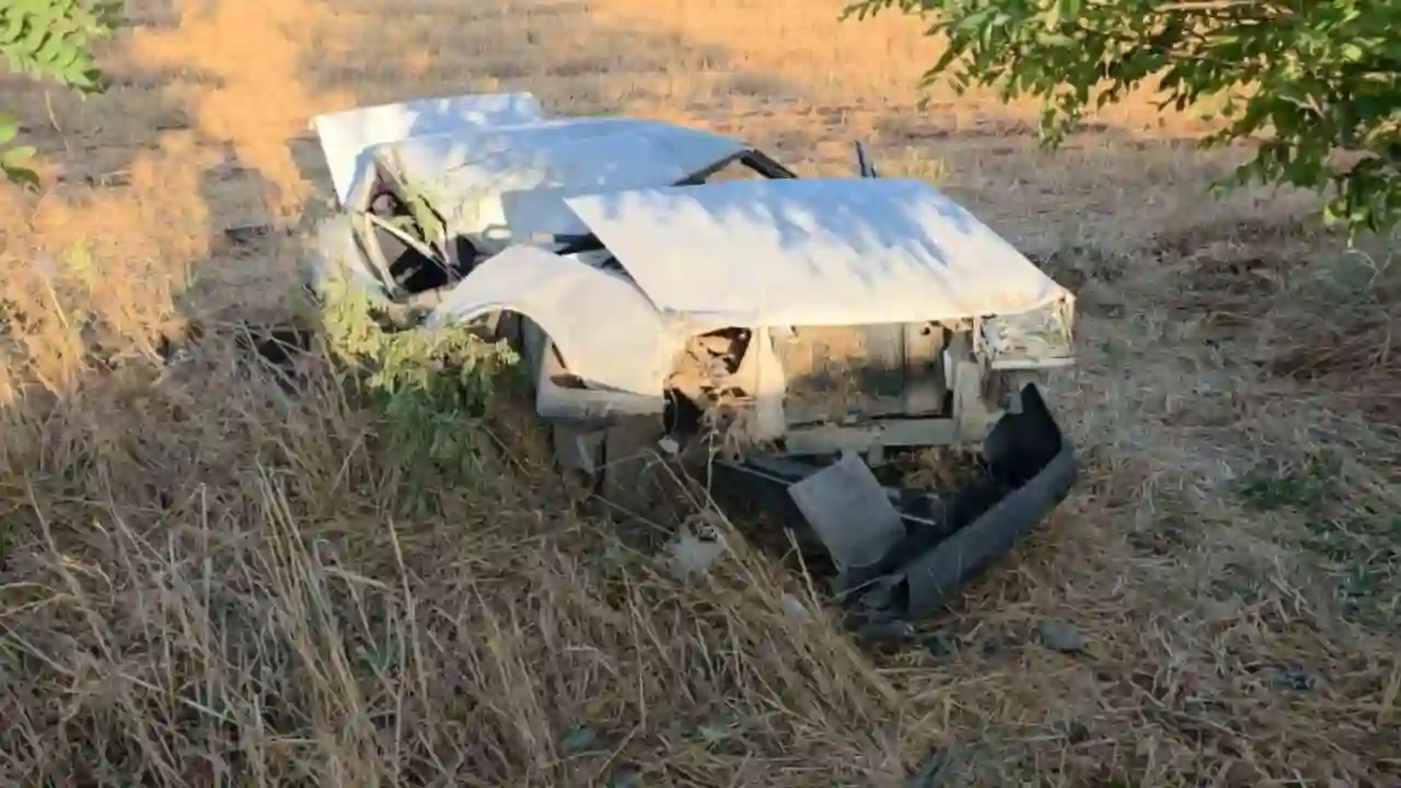 Kaza yapan sürücünün Tofaş’ı hurdaya döndü