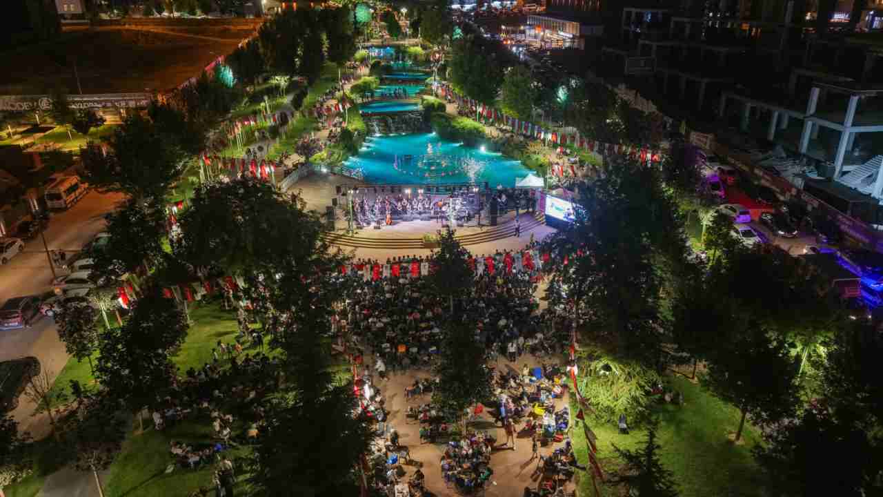 Şehitkamil’den Vadi Park’ta Müzik Dolu Gece