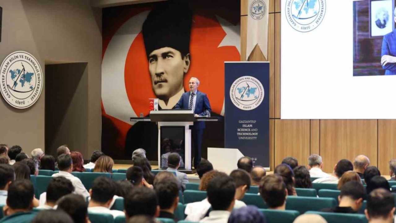 Rektör Demir: "Geleceğin hekimlerini güçlü bir akademik ve klinik altyapıyla yetiştiriyoruz"