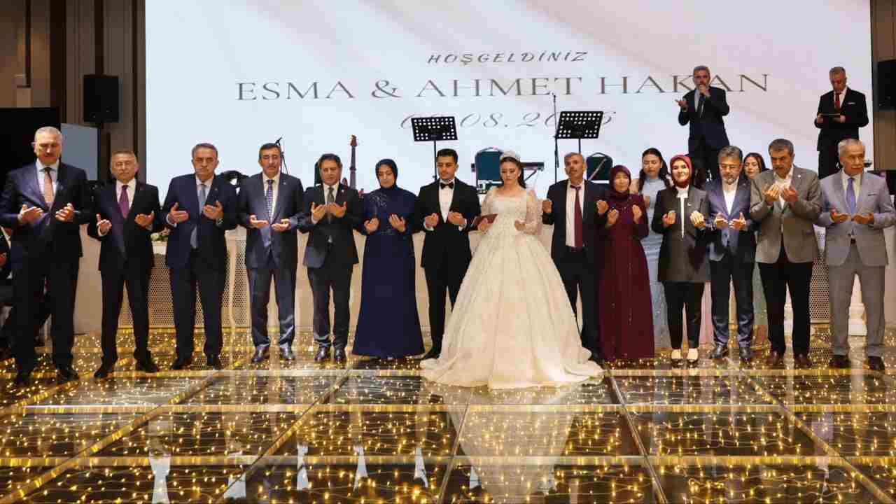 Siyaset Dünyası Bu Nikah'a Akın Etti! Gaziantep Milletvekili Ali Şahin Oğlunu Evlendirdi
