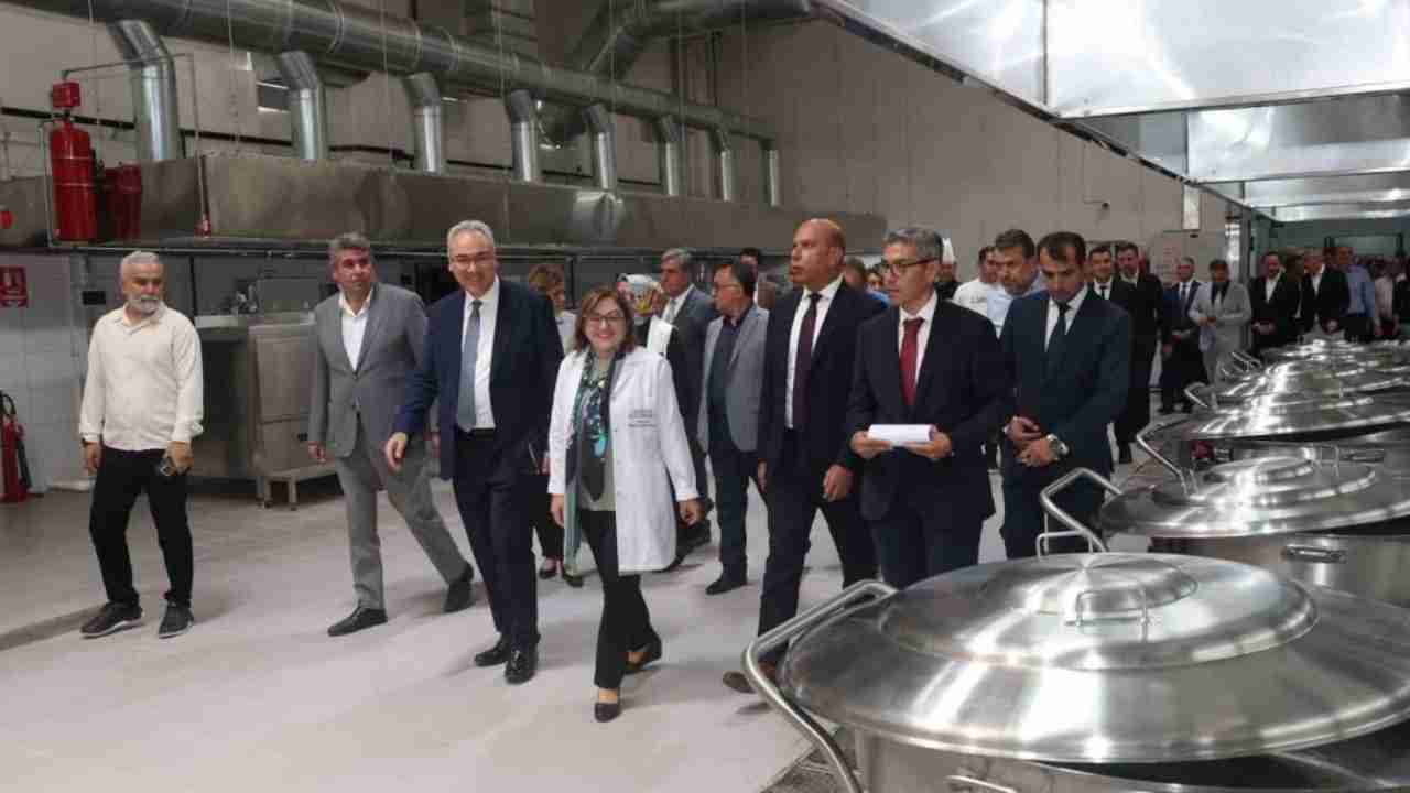 Gaziantep’te 50 Bin Kişilik Dev Aşevi Hizmete Girdi!
