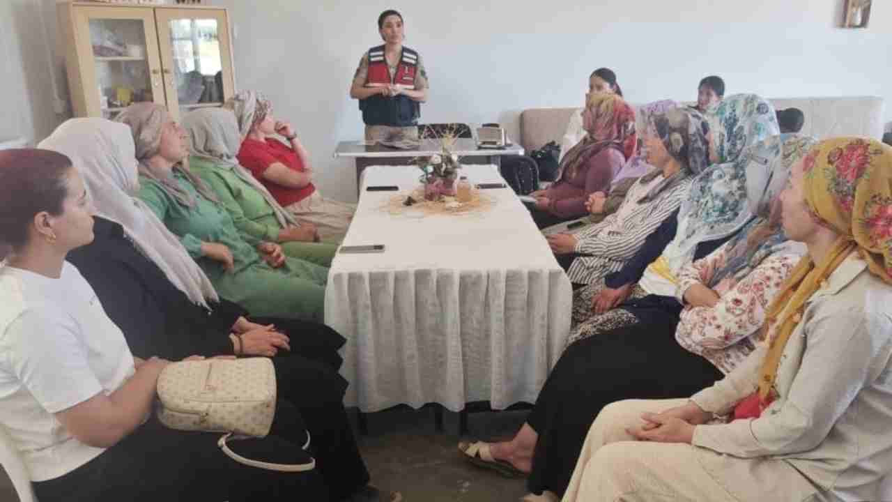 Jandarma ekipleri Gaziantep'te KADES uygulamasını tanıttı