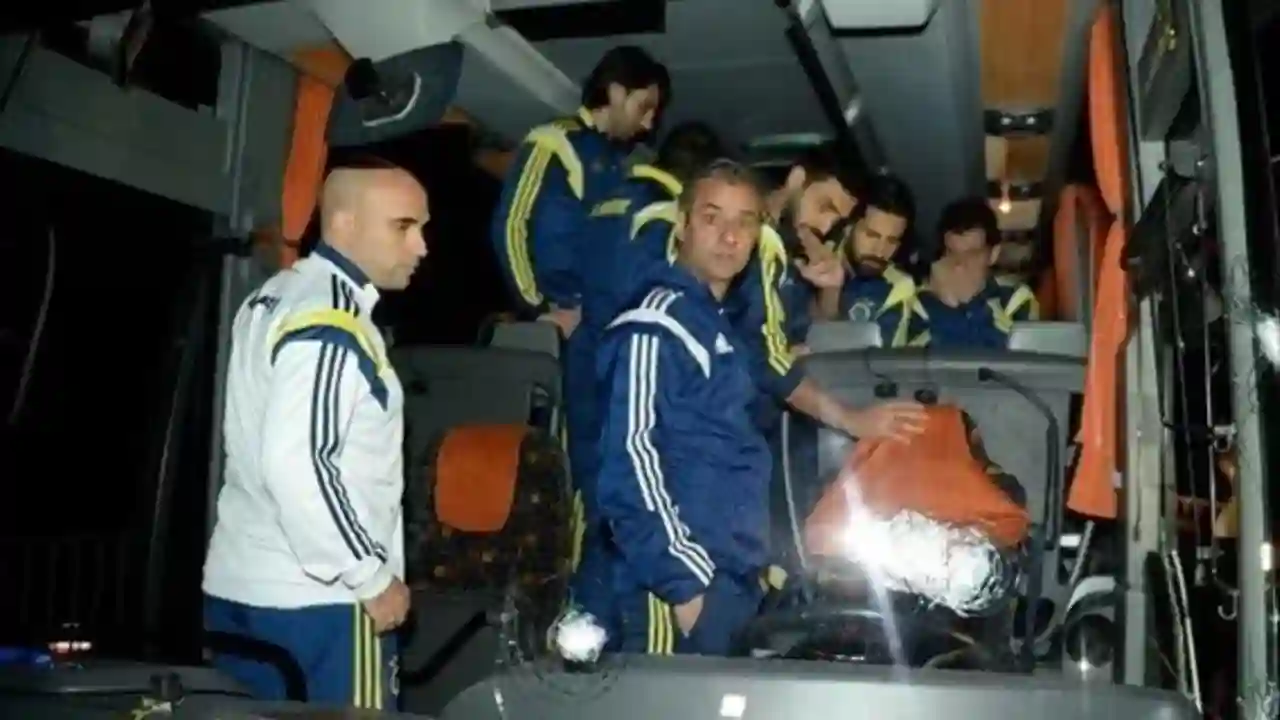 Fenerbahçe otobüsüne saldırı şüphesi ile gözaltına alınan 4 kişi adliyede