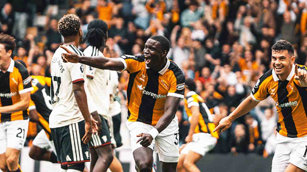 Hull City Manchester United'ı dağıttı! Acun Ilıcalı'nın takımı lige damga vurdu
