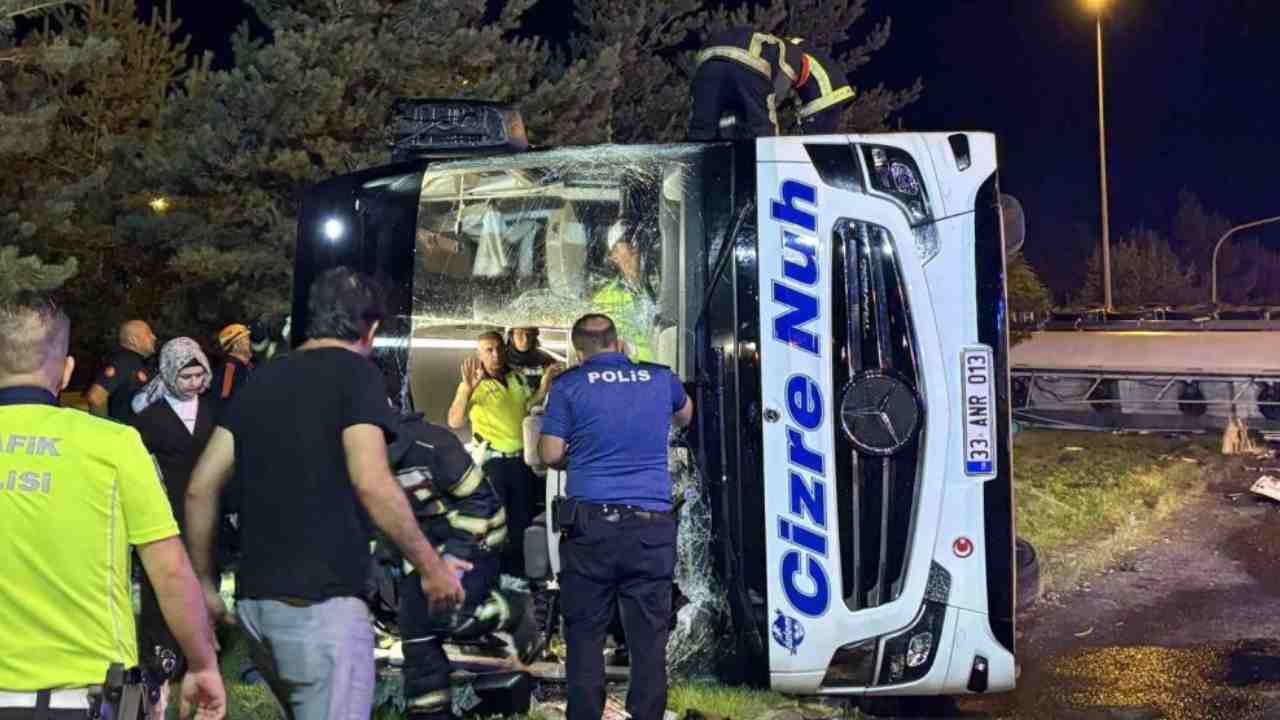 Yolcu otobüsüyle yakıt tankeri taşıyan tır çarpıştı: 4’ü ağır, 39 yaralı
