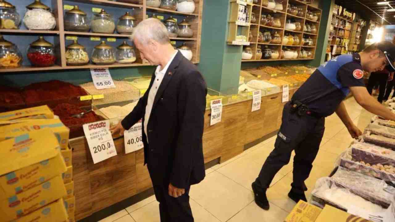 Başkan Mehmet Tahmazoğlu, zabıta ekipleriyle denetime katıldı
