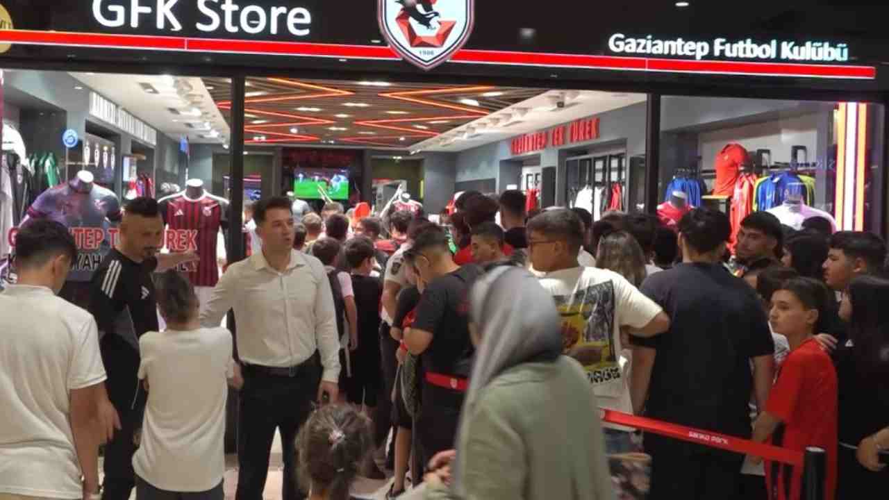 Gaziantep FK Taraftarı Akın Etti!