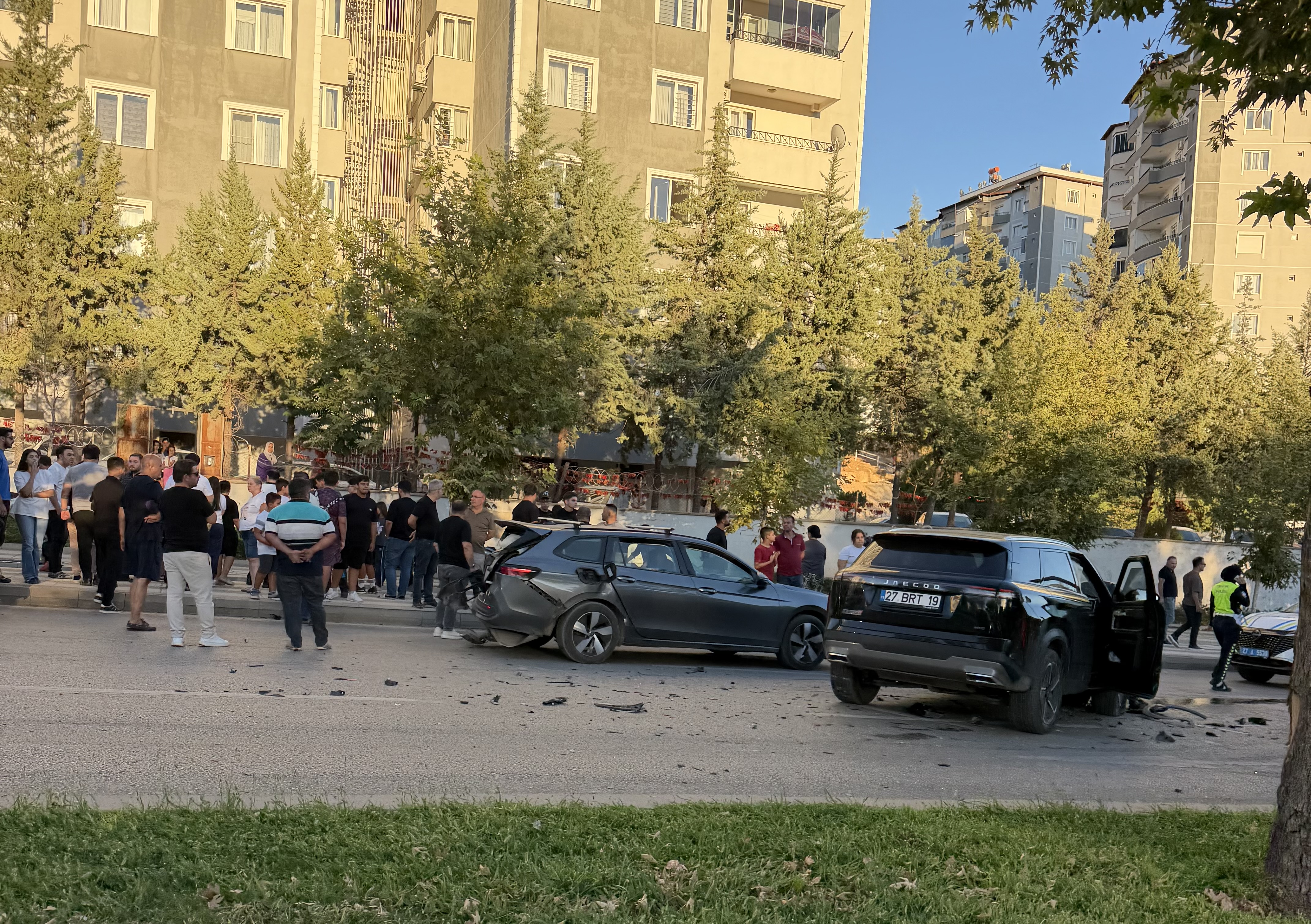 Son dakika! Gaziantep’te Doğa Koleji yolunda büyük kaza: Araçlar karşı şeride geçti