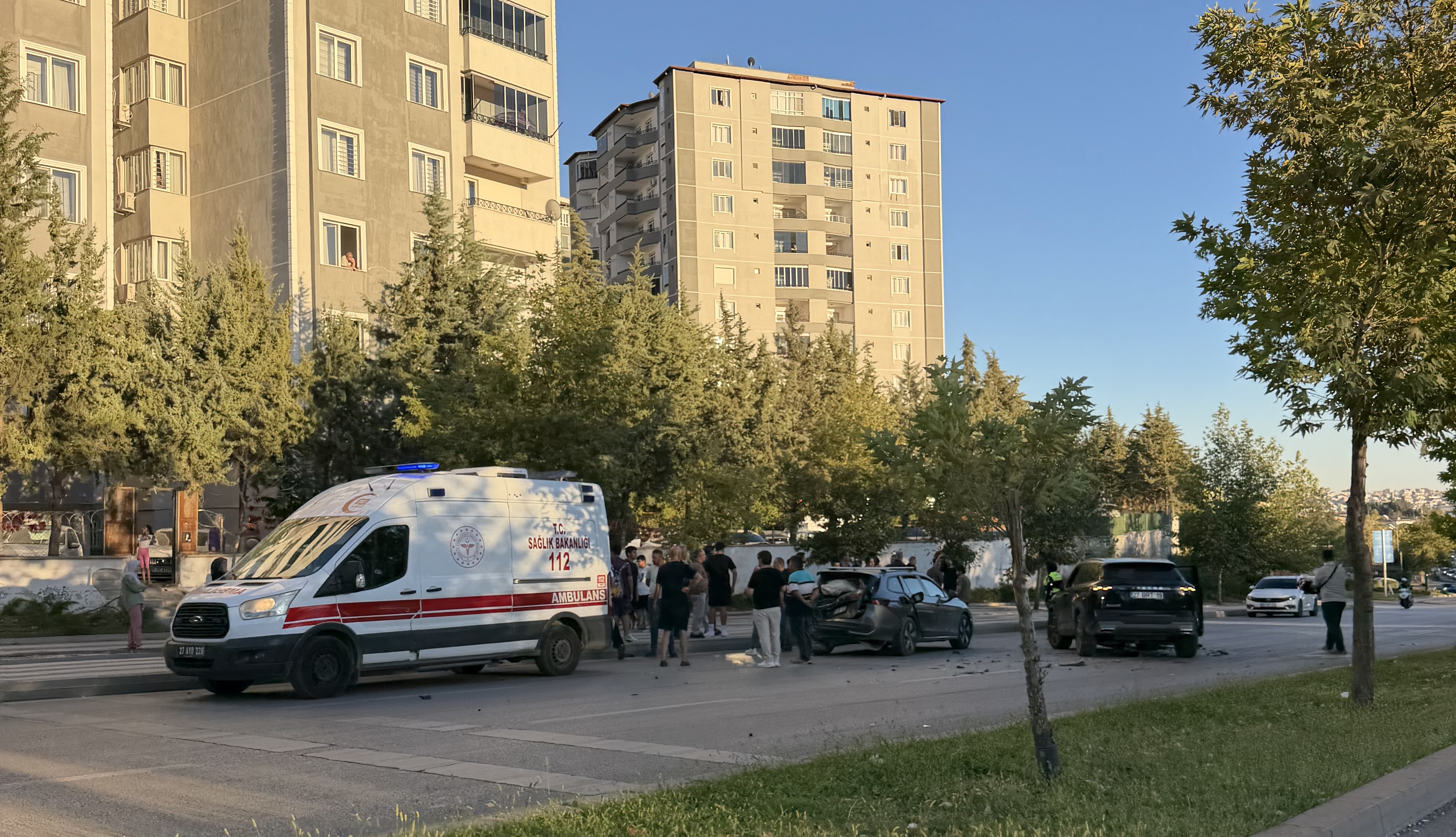 Gaziantep’te lüks araçların karıştığı feci kaza: Takla atıp karşı şeride geçtiler
