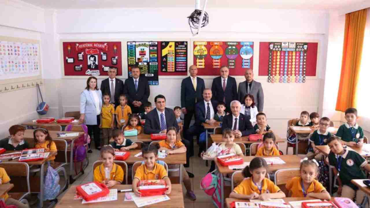 Yılmaz ve Milletvekili Gül öğrencilerle bir araya geldi