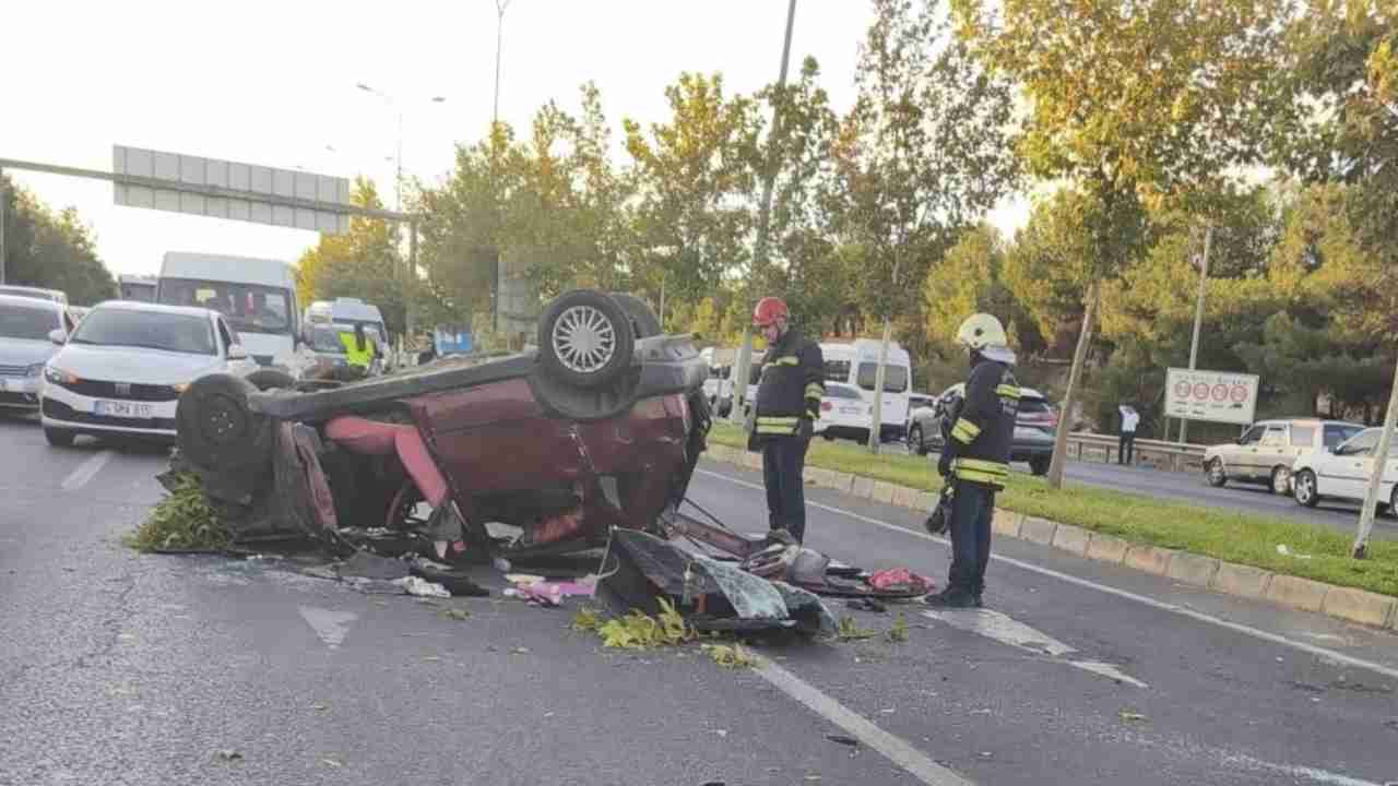 Gaziantep'te kontrolden çıkan otomobil takla atarak karşı şeride geçti: 3 yaralı