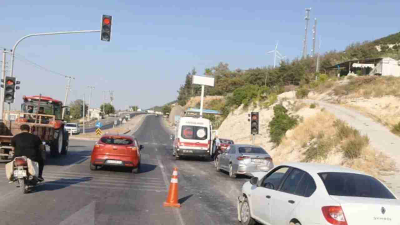 Gaziantep'te Zincirleme Kaza: Kırmızı Işıkta 3 Araç Birbirine Girdi, 1 Yaralı