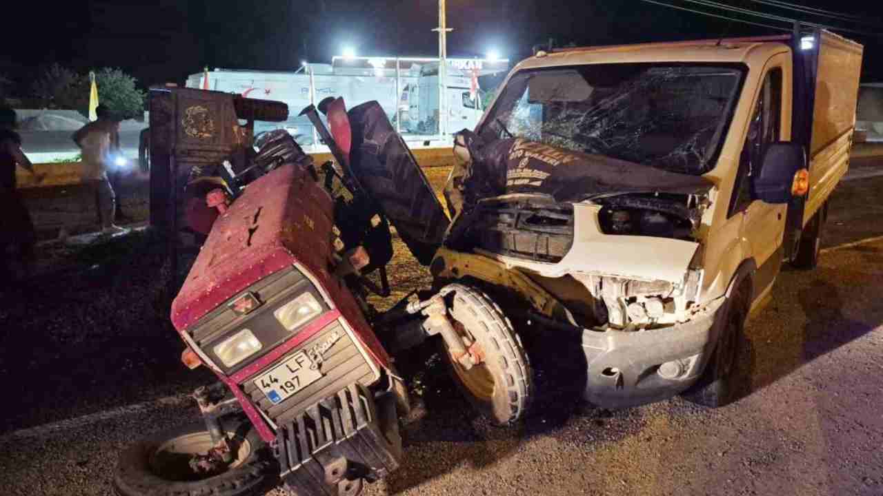 Gaziantep’te Kamyonet ile Traktör Çarpıştı: 3 Yaralı