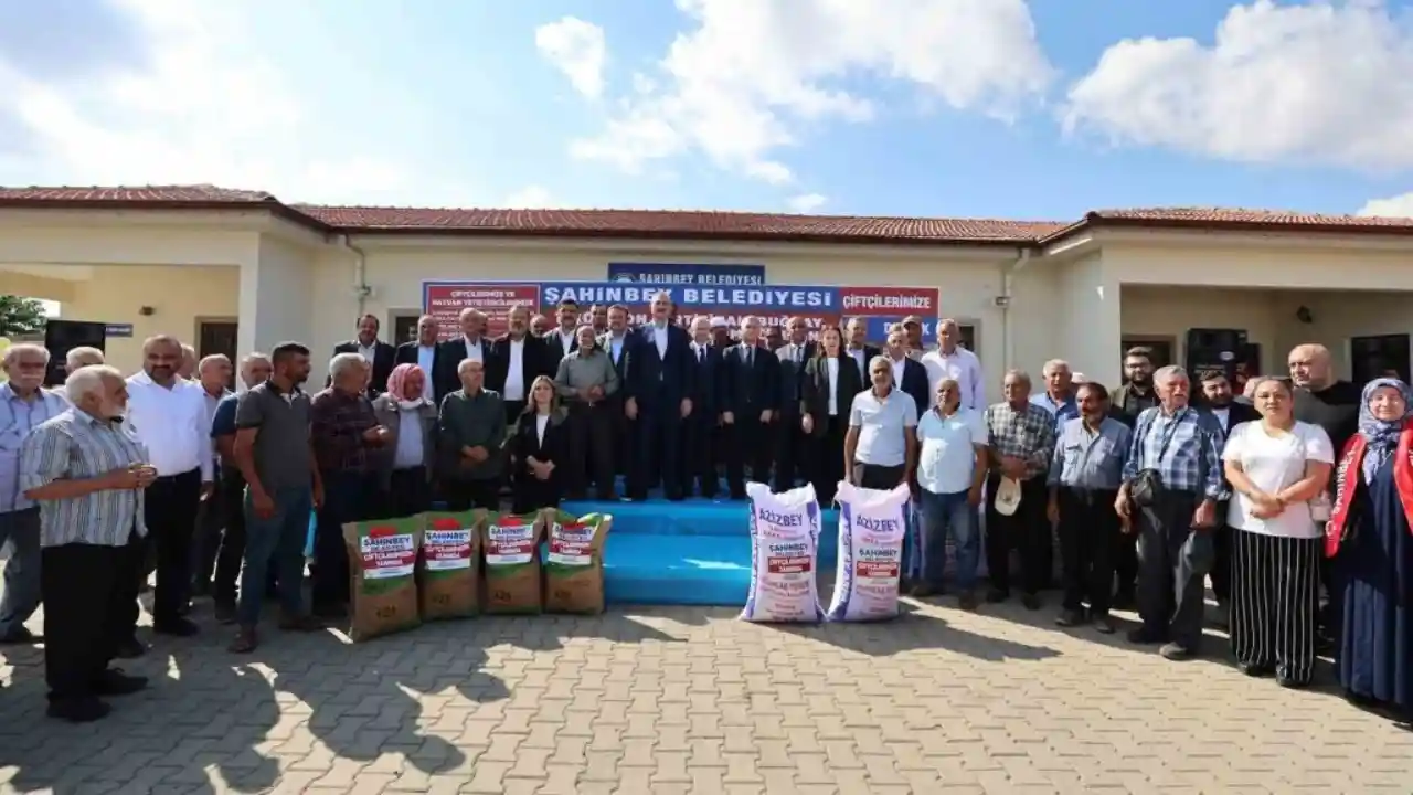 Şahinbey Belediyesi’nden çiftçilere bin 800 ton tohum desteği