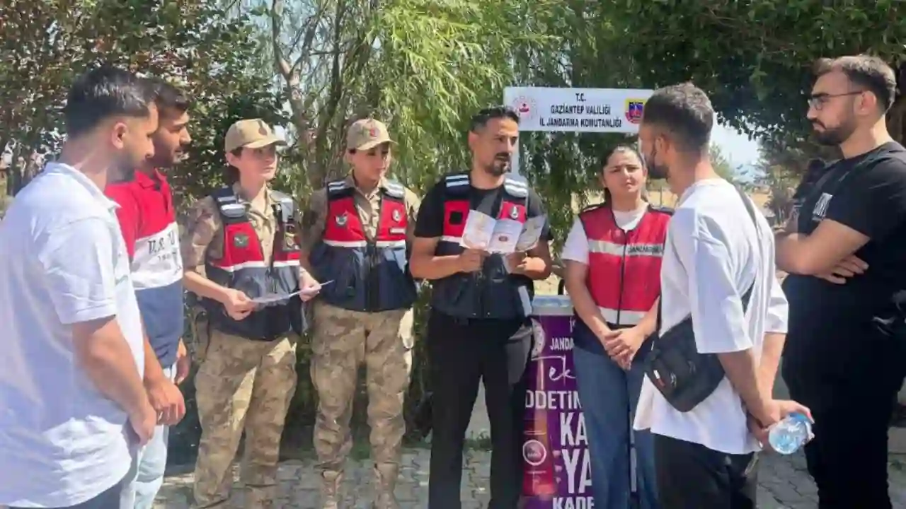 Gaziantep'te Jandarmadan 213 öğrenciye bilgilendirme faaliyeti