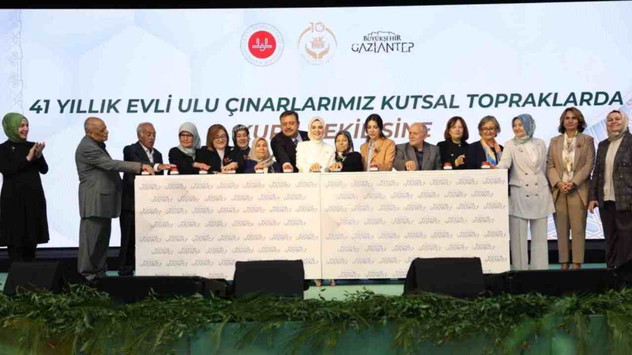 Gaziantep'te 41 yıllık Evli Çiftlere 1000 Kişilik Umre Kurası Çekildi! Sonuçları İzle