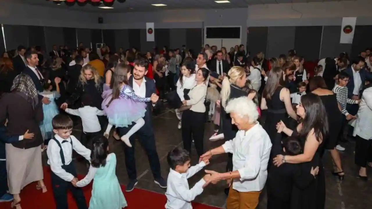 GKV Özel İlkokulu’nda Veliler ve öğrenciler birlikte vals yaptı