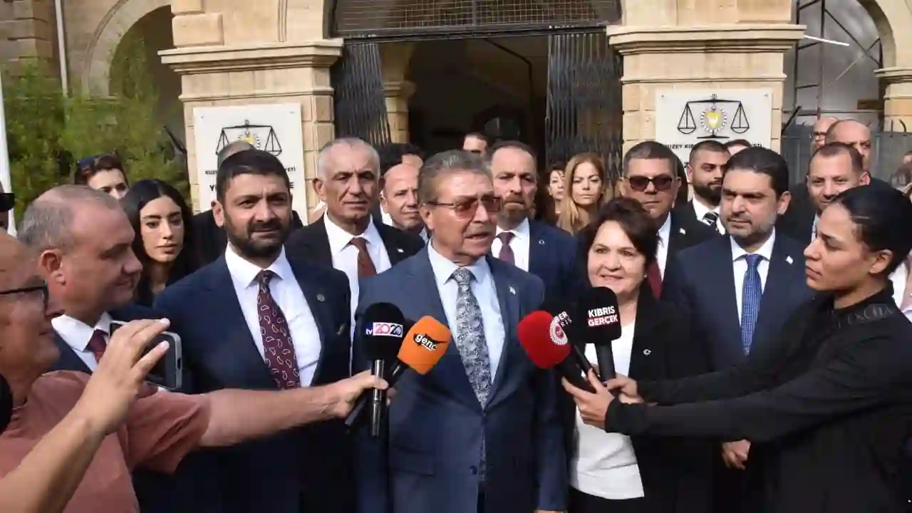 KKTC’de UBP seçimler öncesinde yeni adayların resmi başvurularını yaptı