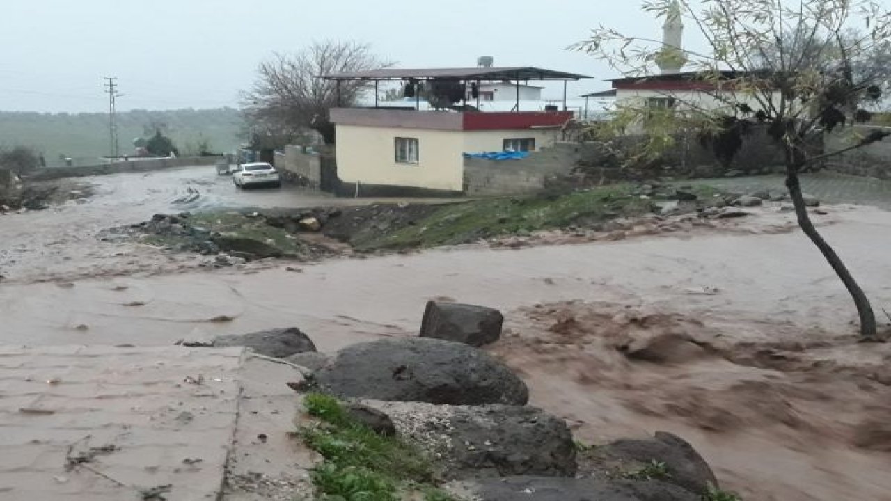 Kilis'te sağanak yağmur sele dönüştü