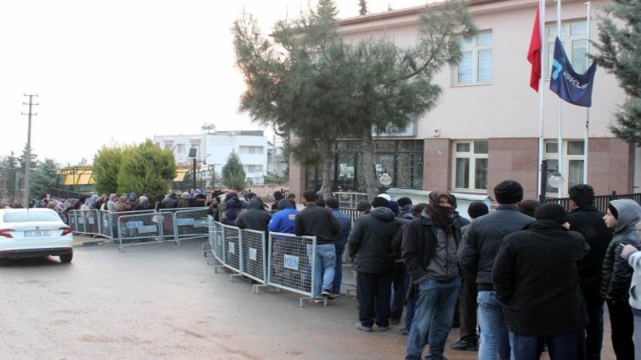 Kilis'te 6 aylık iş için uzun kuyruklar oluştu
