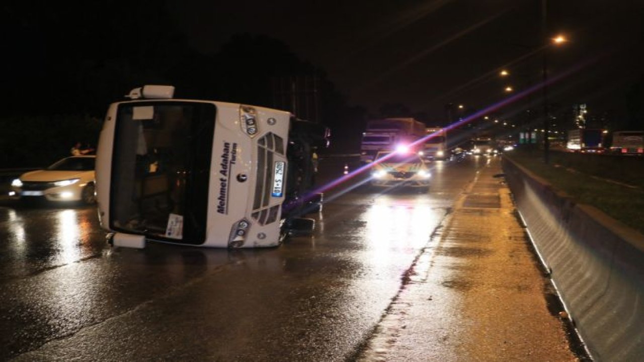 Otoyolda işçi servisi ile otomobil çarpıştı: 1 ölü, 6 yaralı