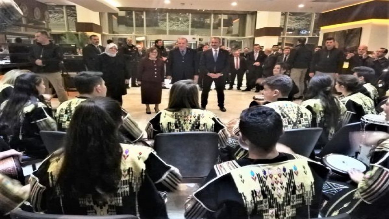 CUMHURBAŞKANI, ÇOCUK VE GENÇLİK RİTİM GRUBU'NA HAYRAN KALDI