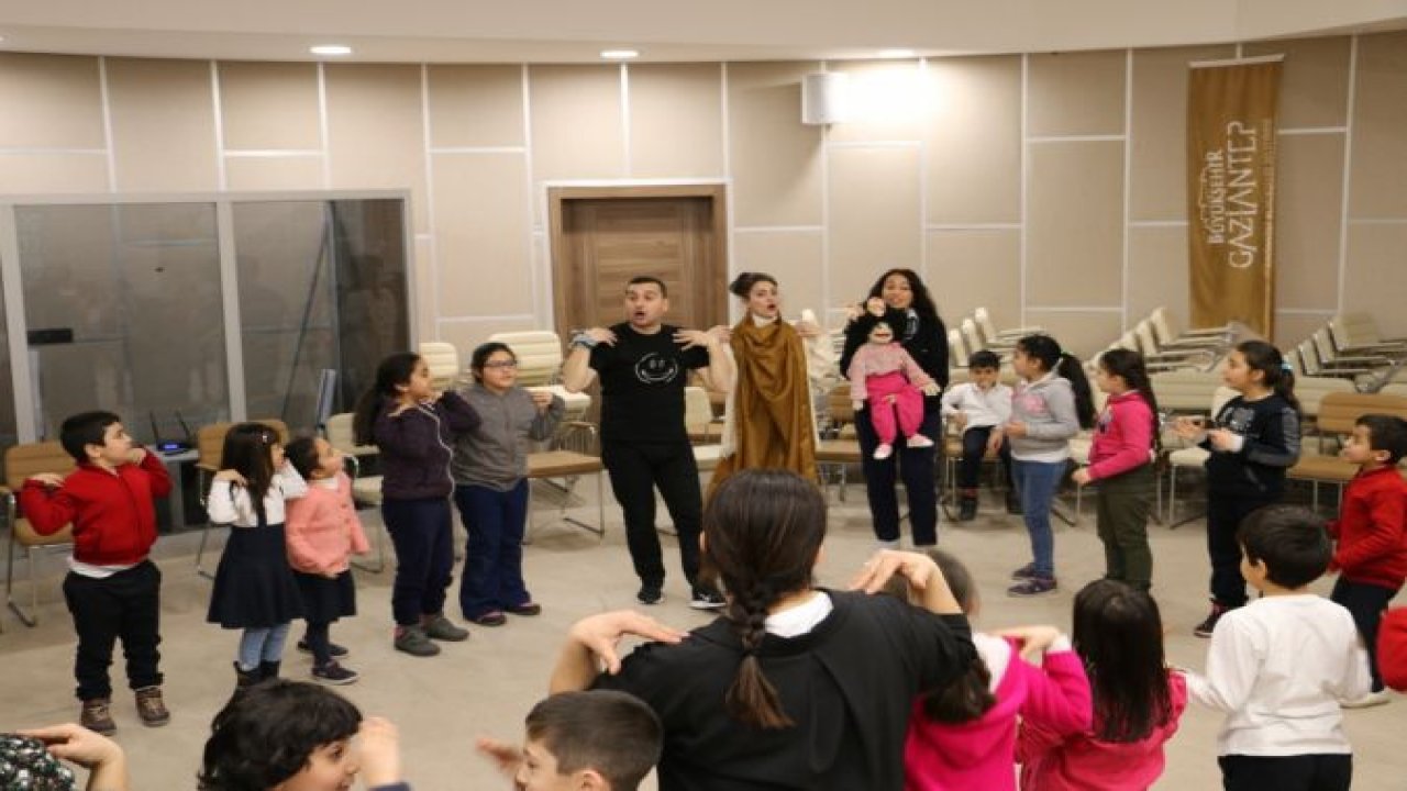 BÜYÜKŞEHİR'DEN ÖĞRETMENLERE OYUN VE DRAMA SEMİNERİ