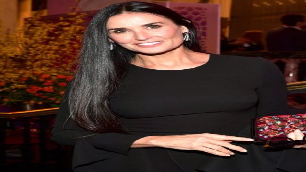 Oyuncu Demi Moore'dan korkunç itiraf: Annem 15 yaşımda uğradığım cinsel istismara göz yumdu