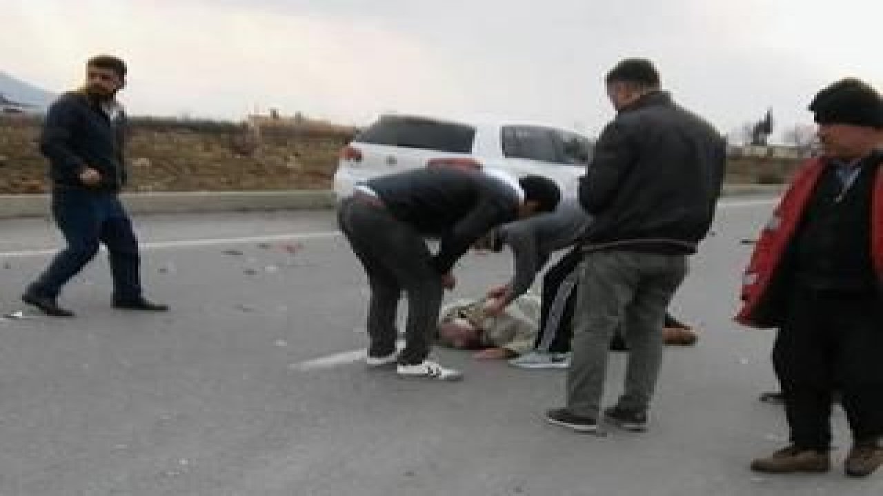 Otomobil ile motosiklet çarpıştı:2 yaralı