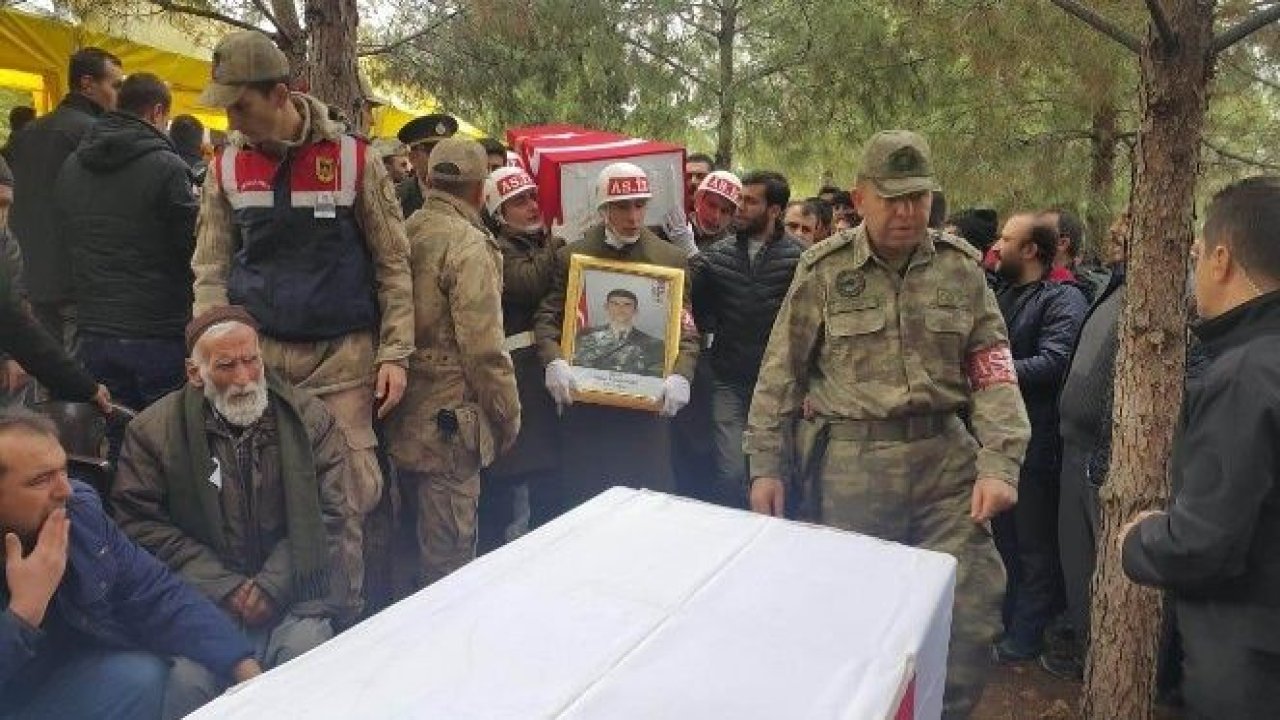 Şehit uzman çavuş, 7 ay önce öldürülen anne ve babasının yanına defnedildi