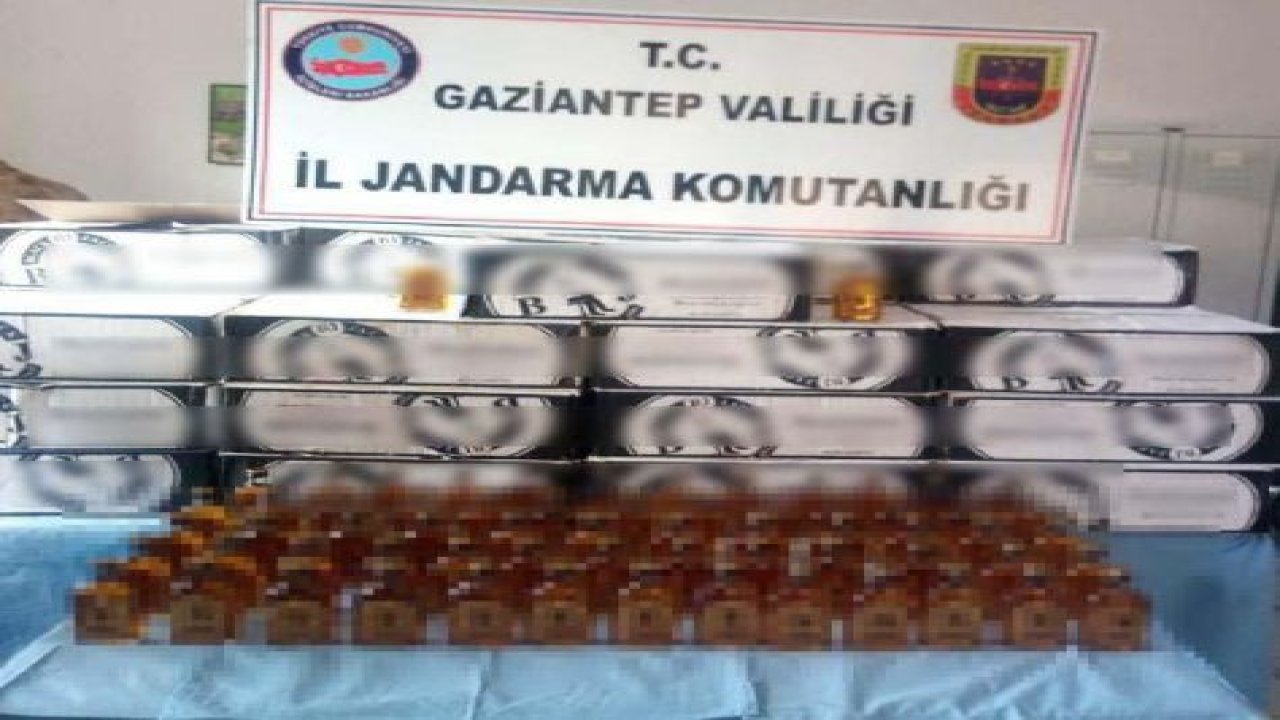 Nizip'te otomobildeki 48 şişe kaçak içkiye 2 gözaltı