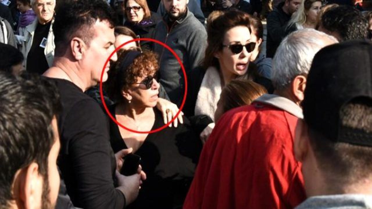 Yıldız Kenter Son Yolculuğuna Uğurlandı