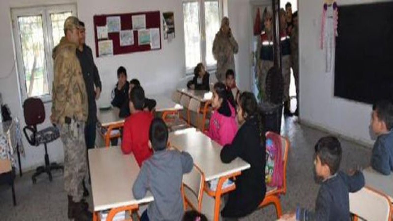İslahiye'de jandarmadan öğrencilere ziyaret
