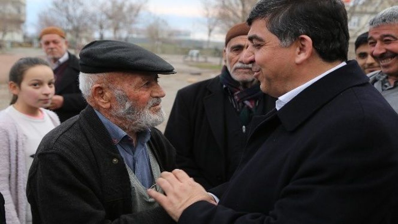 Başkan Fadıloğlu'ndan 10 mahalleye futbol sahası sözü